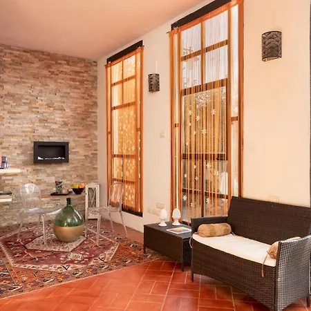 Villa Laguna 10, Emma Faenza