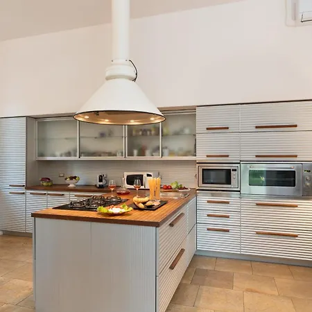 Laguna 10, Emma Villa Faenza