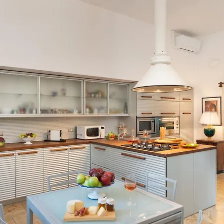 Laguna 10, Emma Faenza