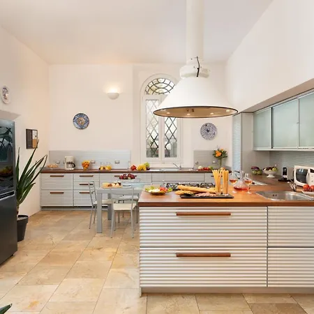 Laguna 10, Emma Villa Faenza