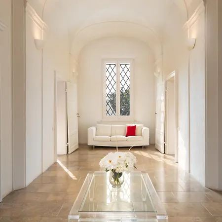 Villa Laguna 10, Emma Faenza