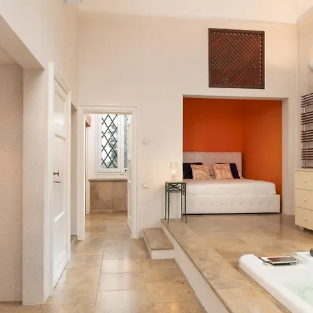 Laguna 10, Emma Villa