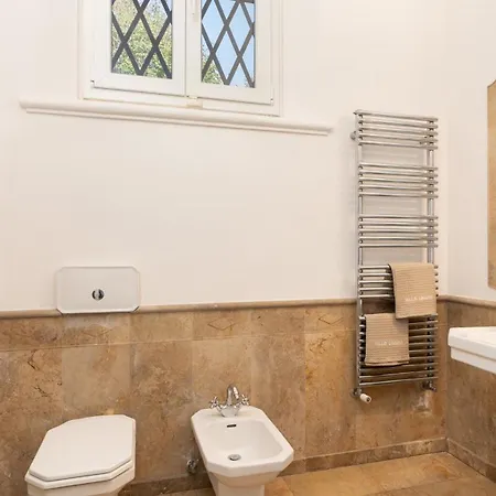 Laguna 10, Emma Villa *