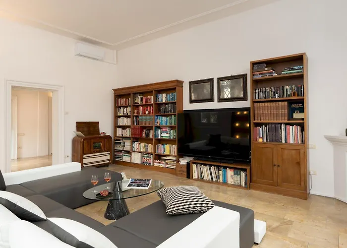 Villa Laguna 10, Emma Faenza