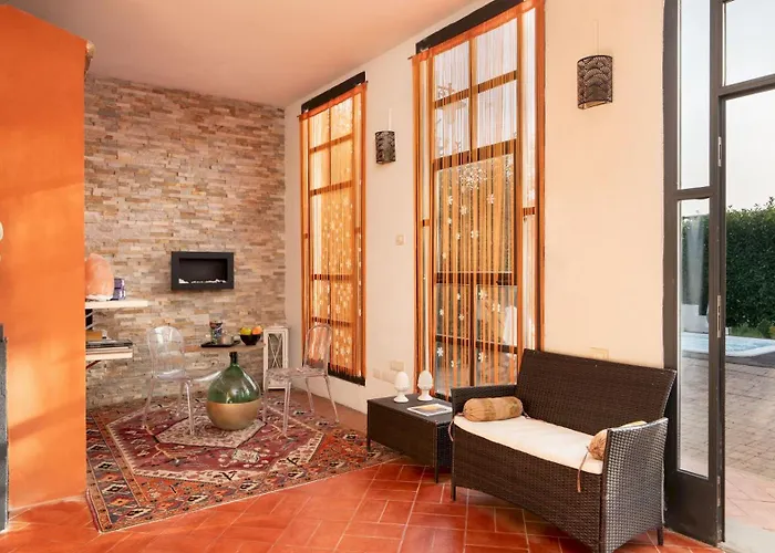 Villa Laguna 10, Emma Faenza