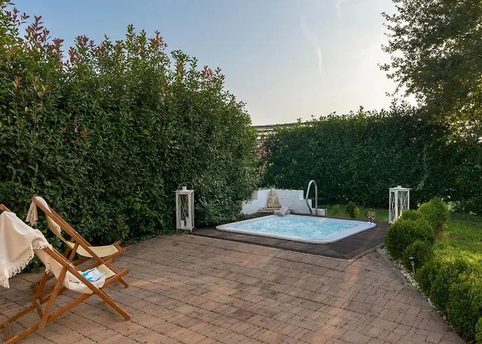 Villa Laguna 10, Emma Faenza