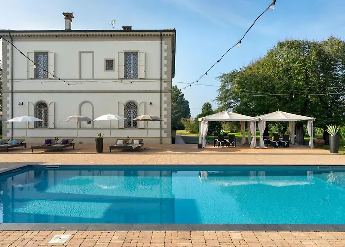 Laguna 10, Emma Villa