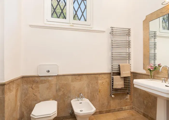 Laguna 10, Emma Villa *