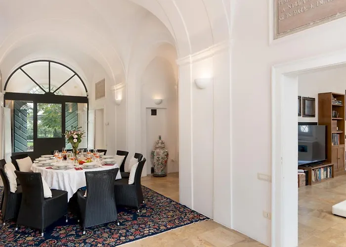 Laguna 10, Emma Villa *